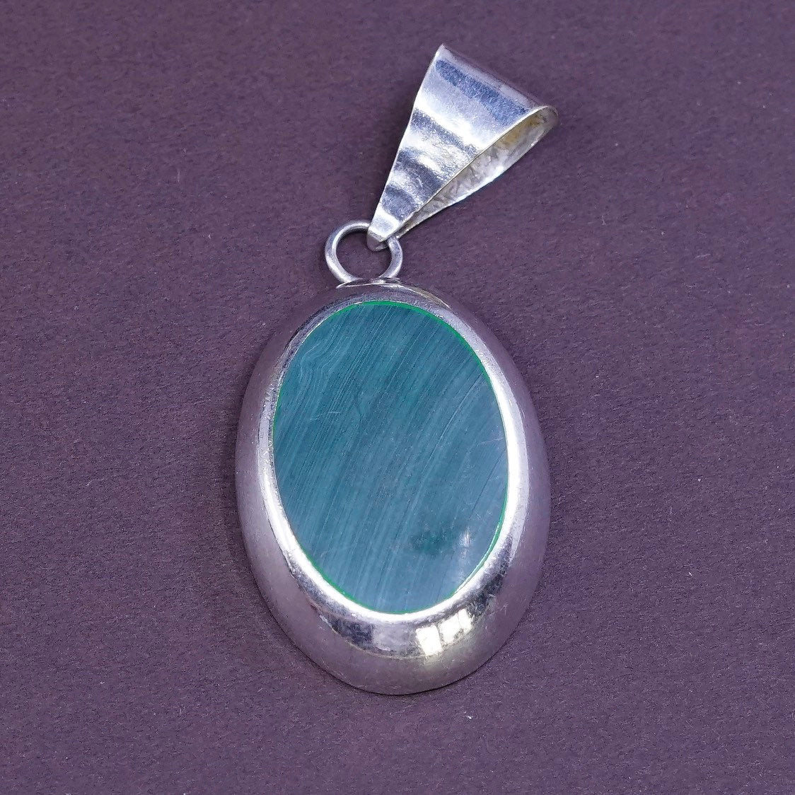 VTG Sterling silver pendant with oval shaped malachite inlay, solid 925 silver