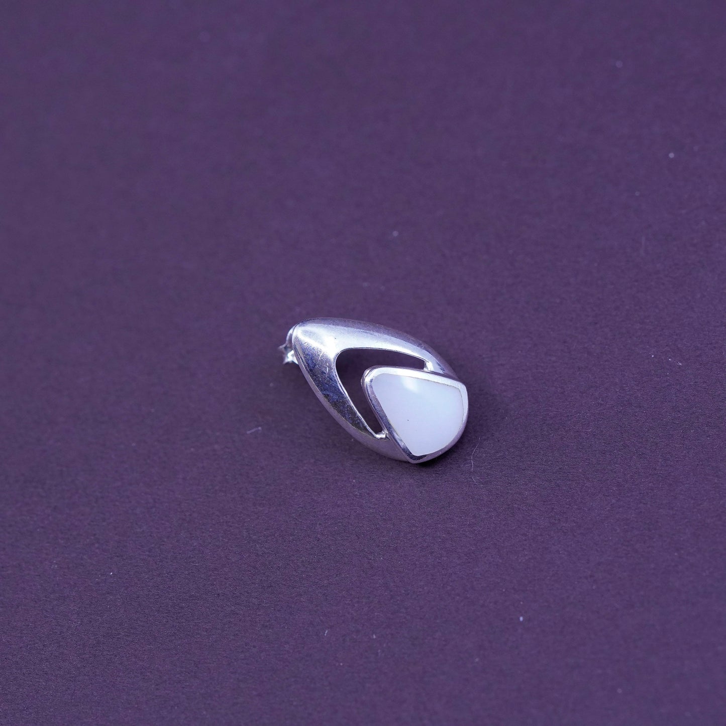 vtg Sterling silver handmade earrings. 925 teardrop studs with mother of pearl