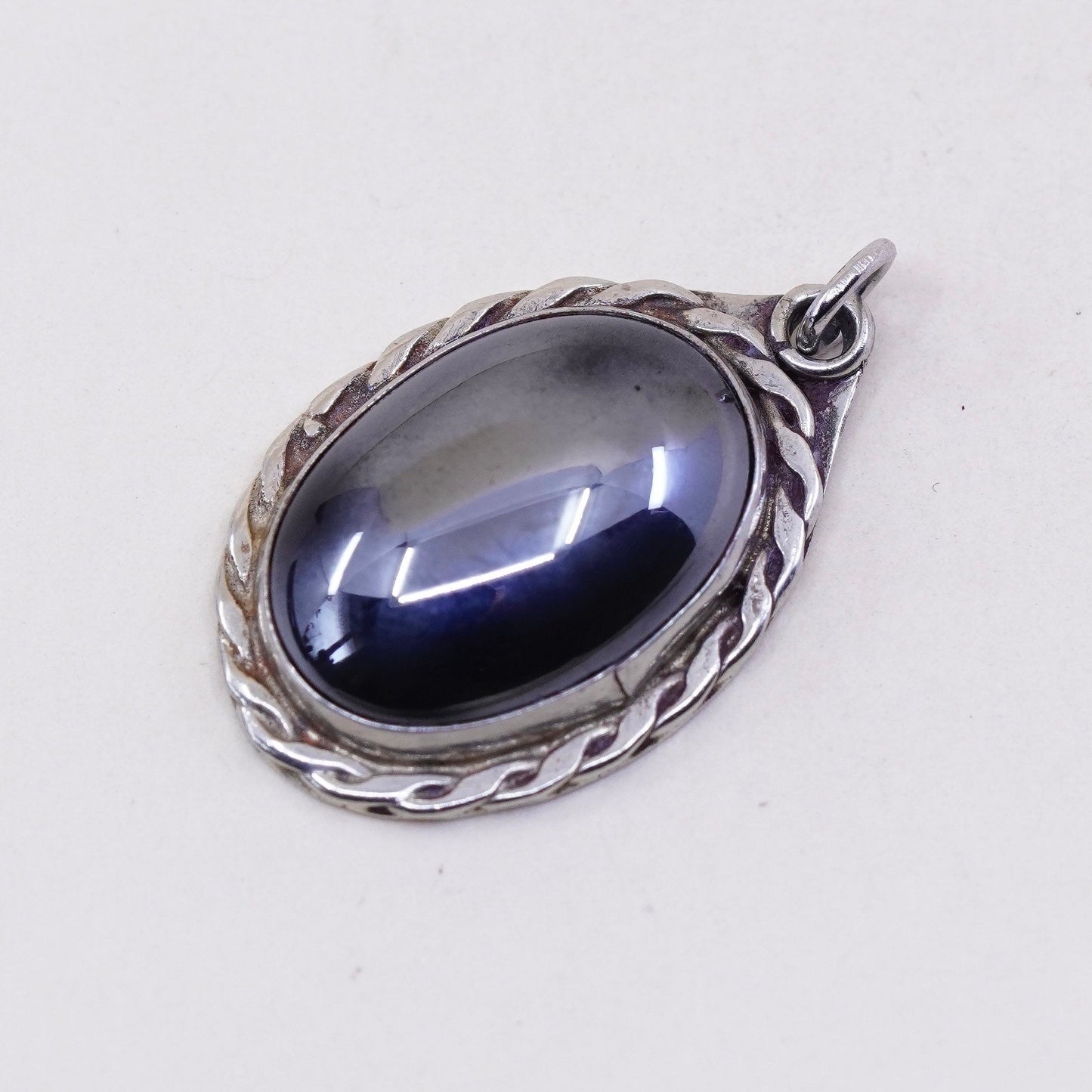 Vintage Sterling 925 silver pendant with oval shaped hematite