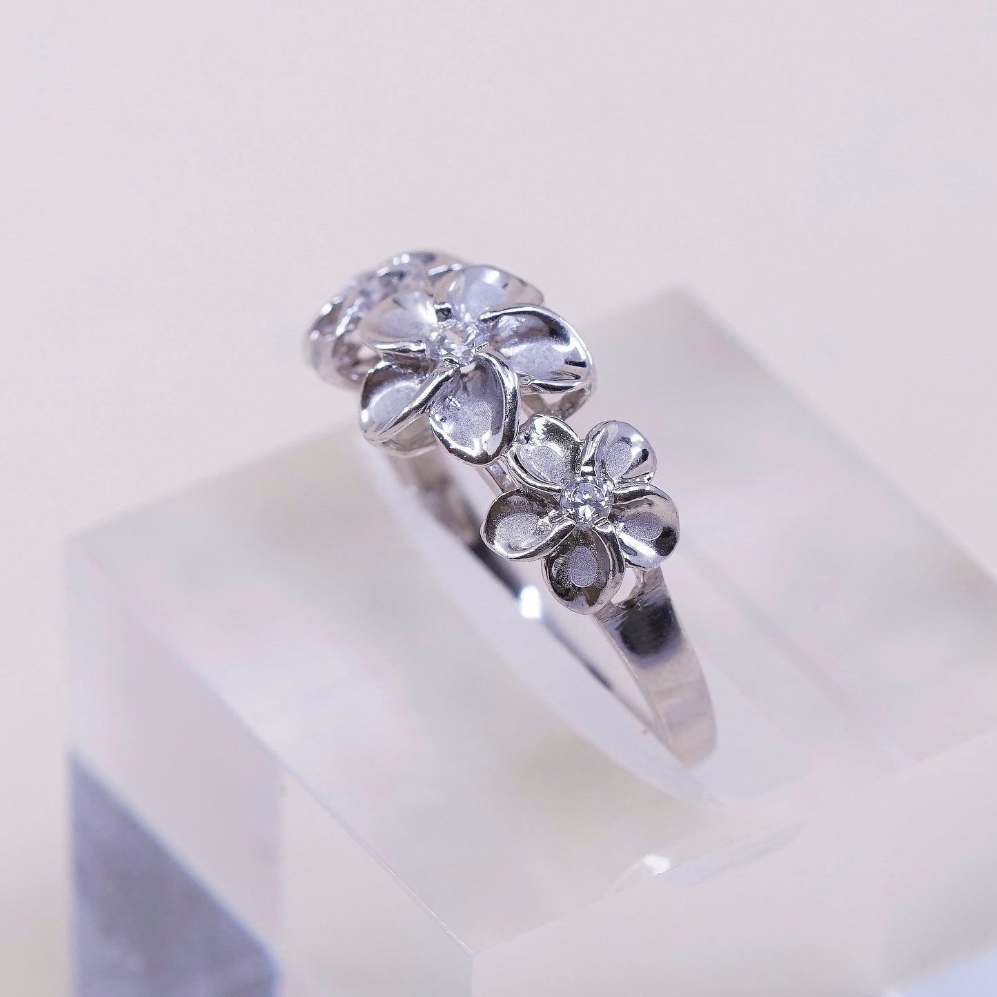 sz 9.25, vtg sterling silver daisy flower w/ crystal ring, stamped 925
