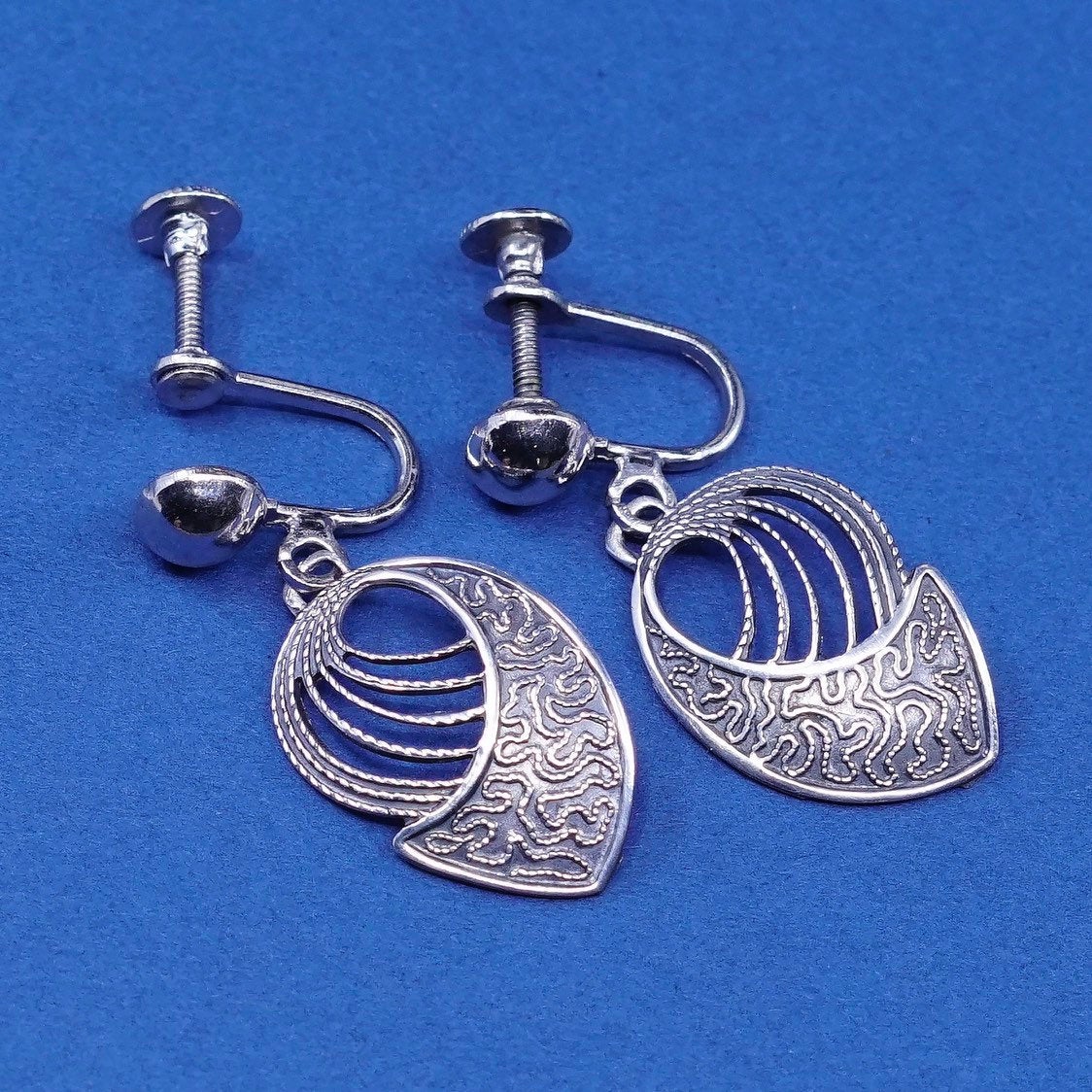 vtg Sterling silver handmade earrings, 925 screw back w/ leaf dangle