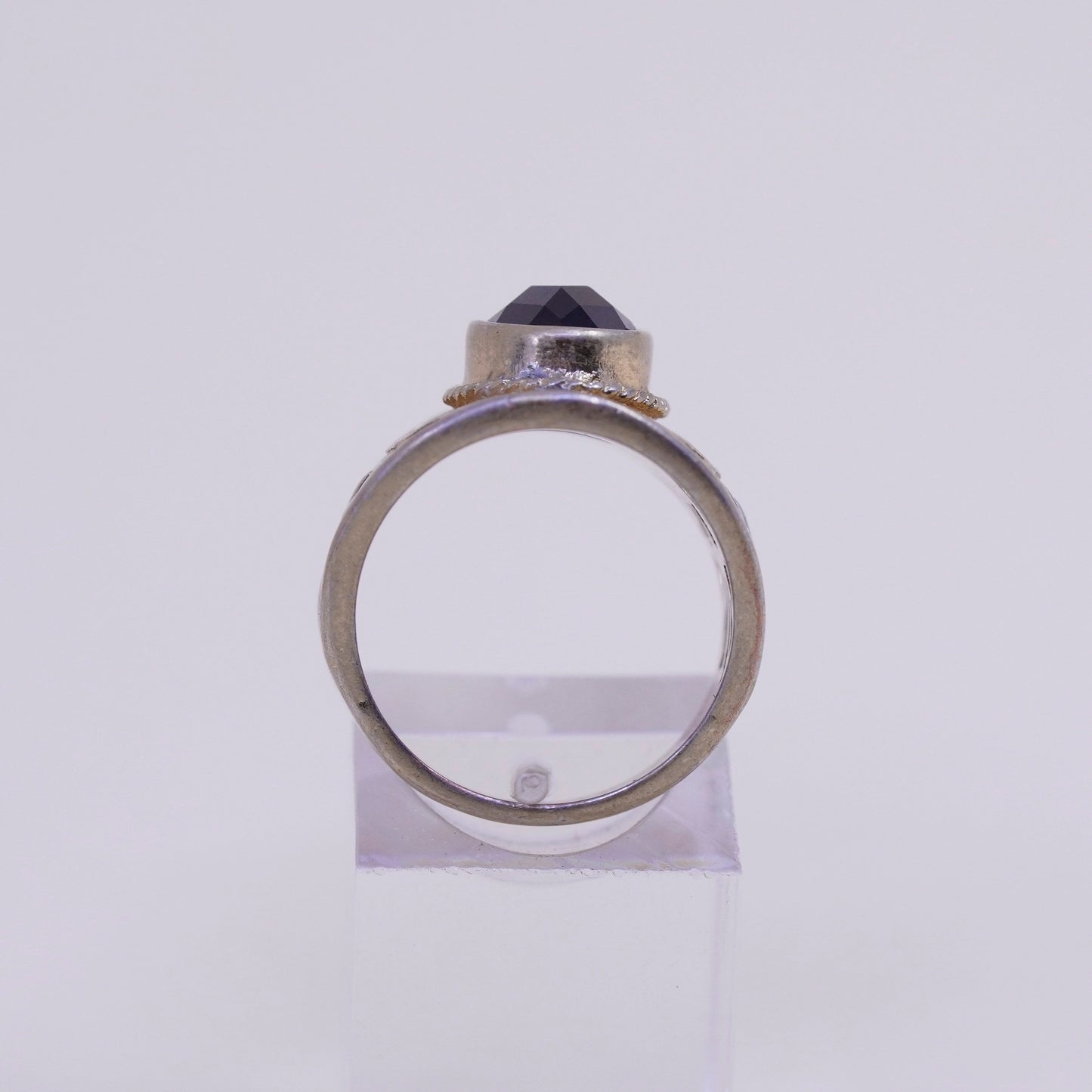 Size 7, vintage modern gold tone brass ring w/ black stone