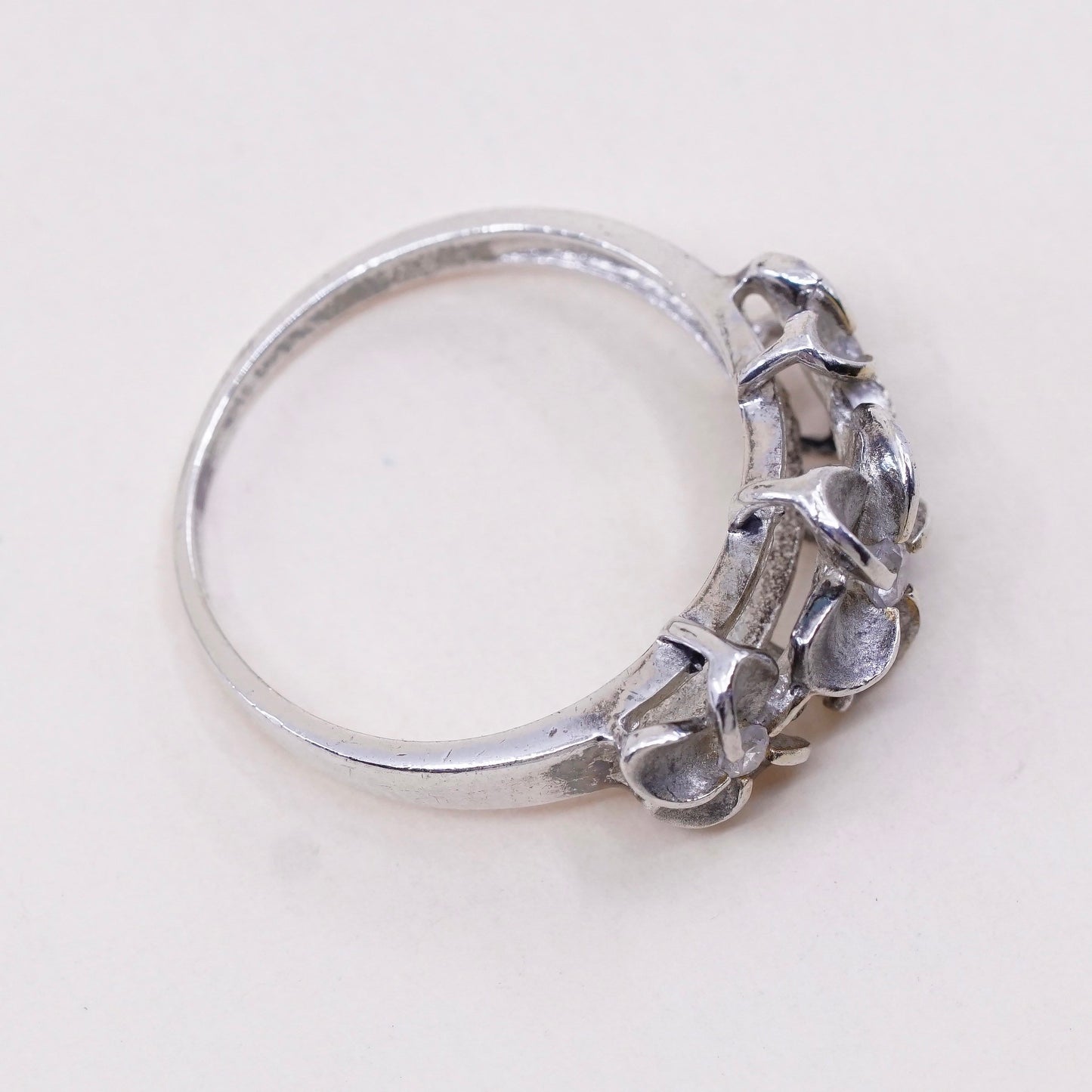 Size 7.75, Vintage sterling 925 silver plumeria flower w/ crystal ring