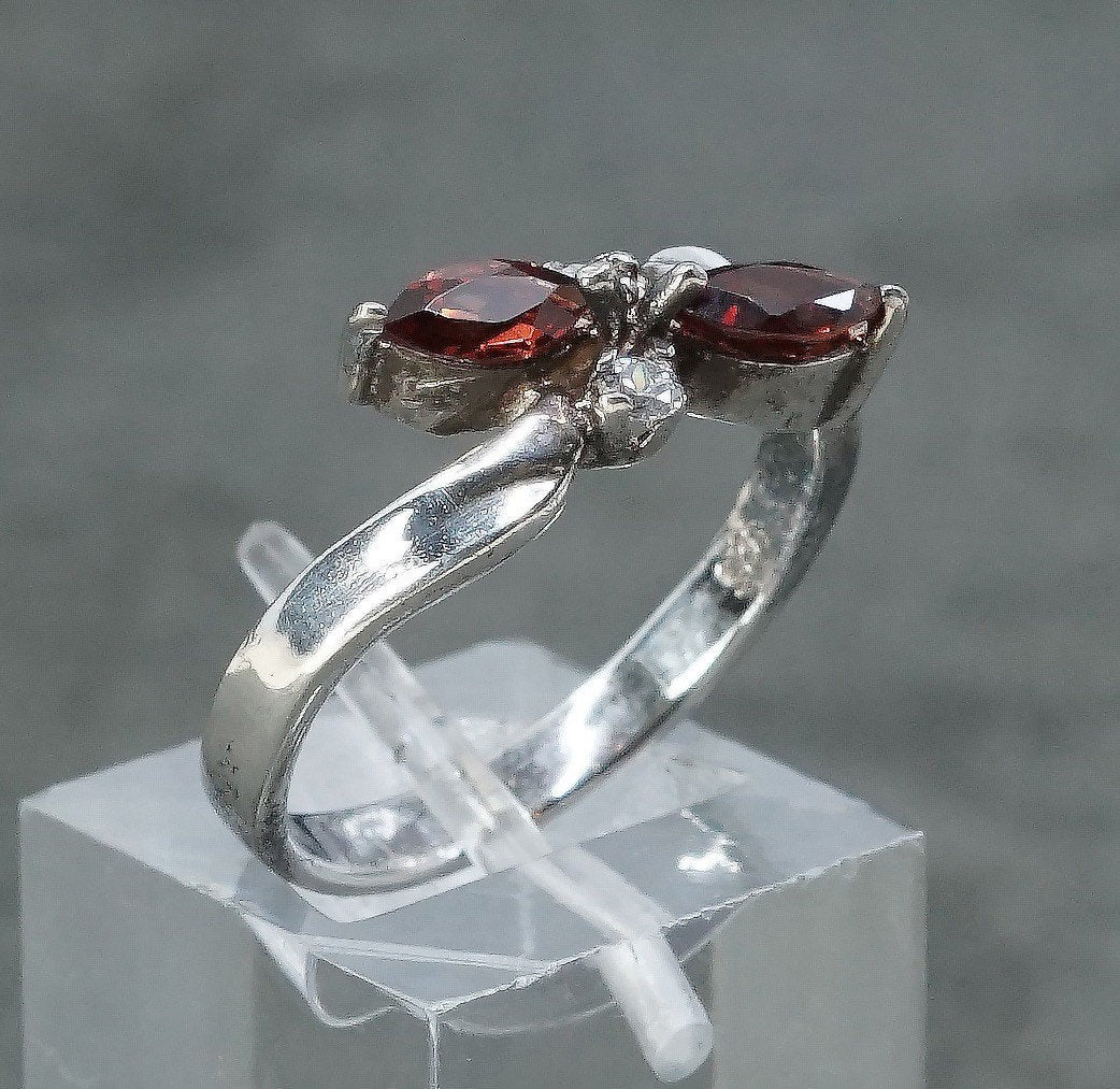 sz 8, Sterling silver shiny engagement ring, 925 w/ ruby N cz