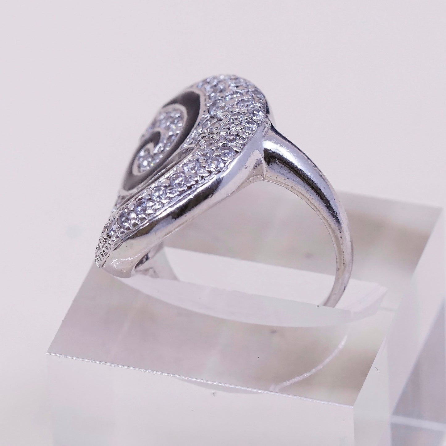 sz 7.5 vtg Sterling silver engagement ring, 925 w/ cluster Cz n enamel swirl