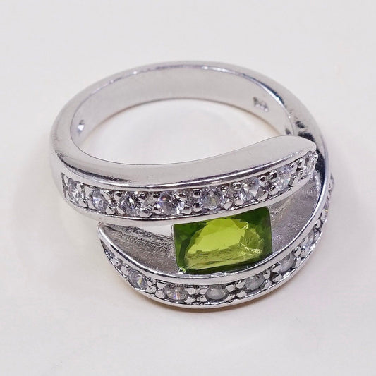 sz 8.25, vtg sterling silver handmade ring, 925 w/ peridot n cz around