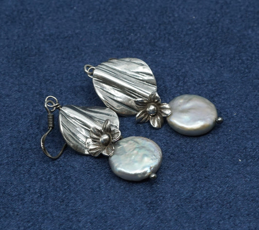 vtg Sterling silver handmade earrings, 925 w/ pearl dangles N flower