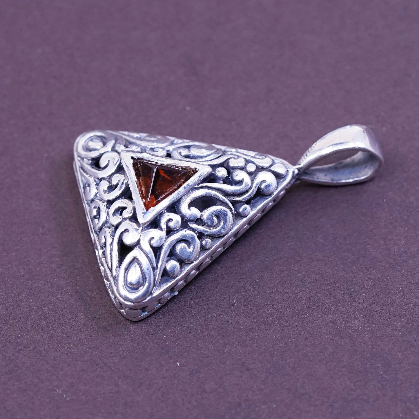 vtg Sterling silver handmade pendant, 925 triangular bali filigree w/ Amber