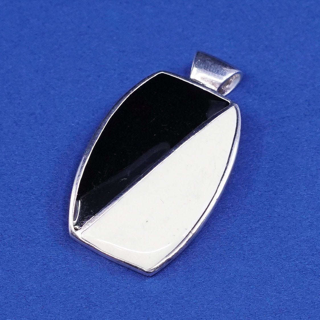 vtg CA Sterling silver handmade pendant, 925 w/ black N white enamel