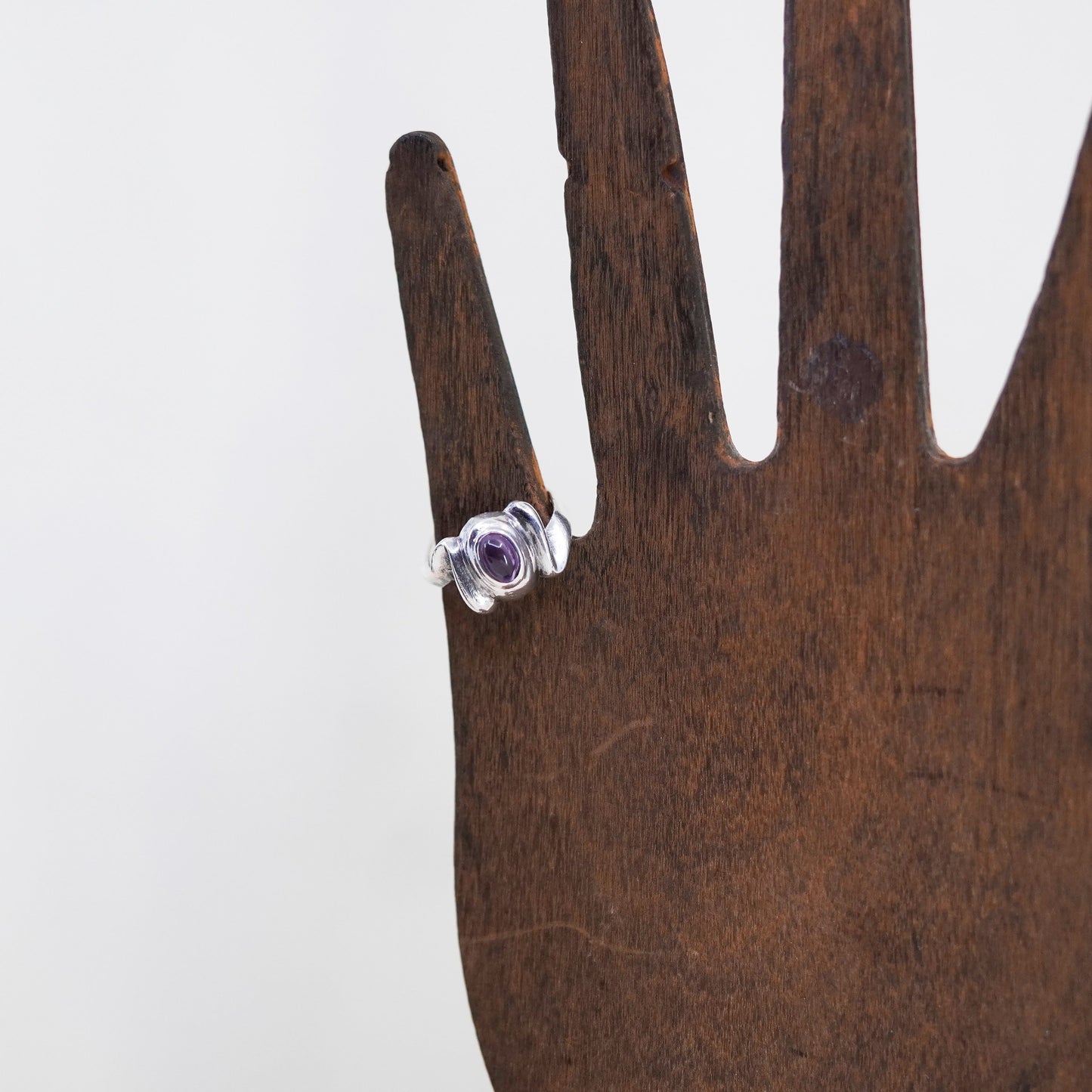 Size 4, vintage Sterling 925 silver handmade ring with amethyst