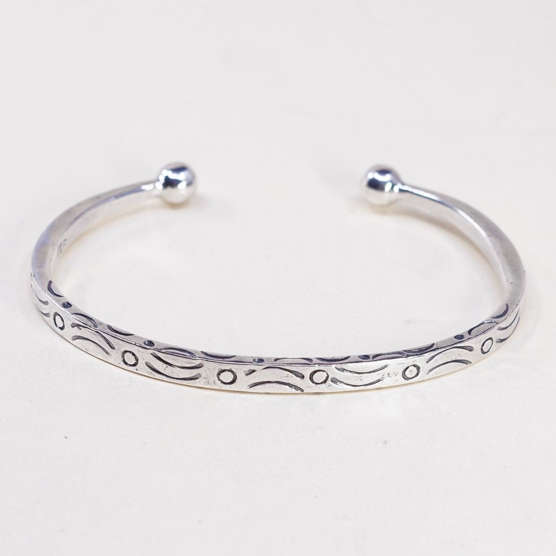 6.75", VTG Sterling silver handmade bracelet, 925 cuff w/ texture N beads end
