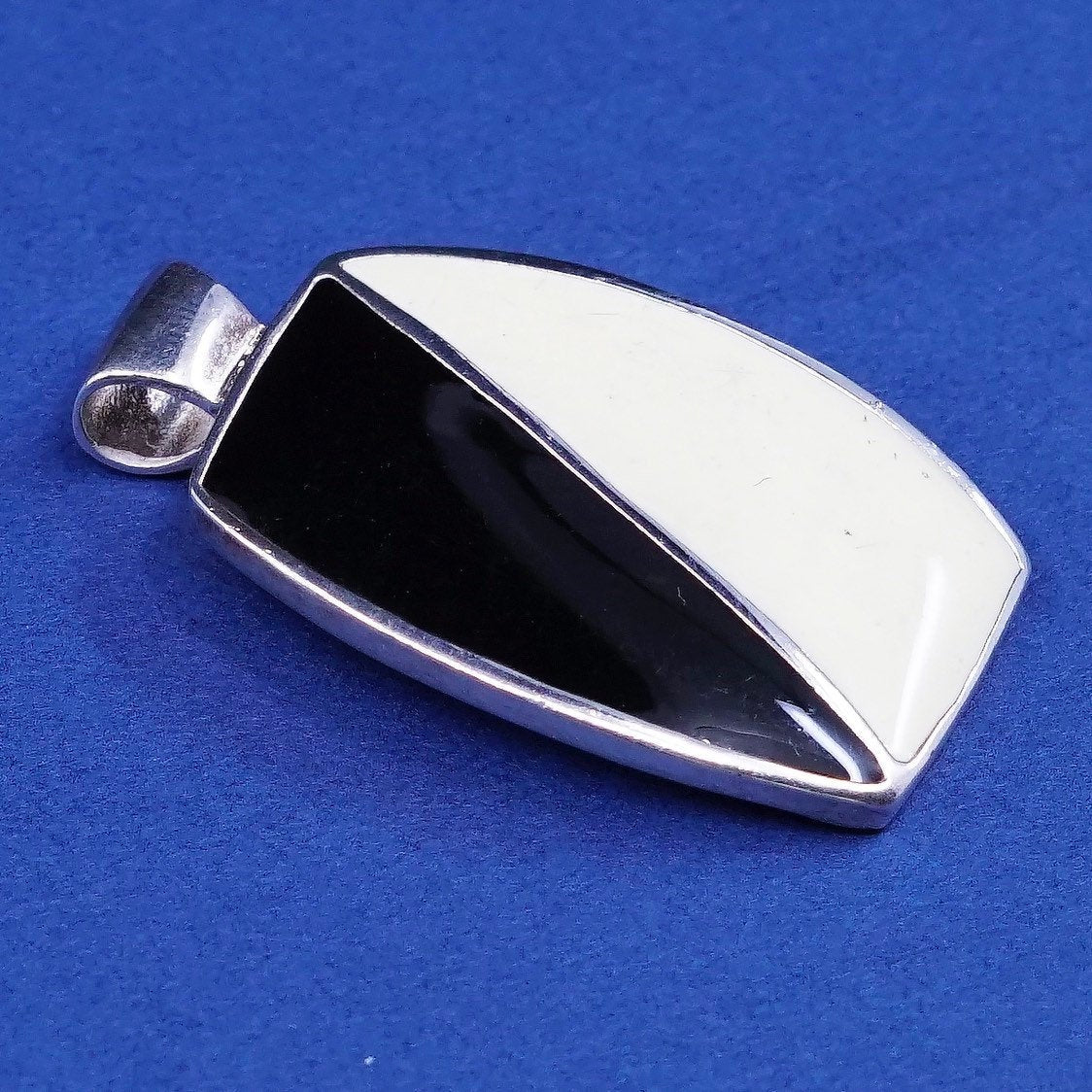 vtg CA Sterling silver handmade pendant, 925 w/ black N white enamel