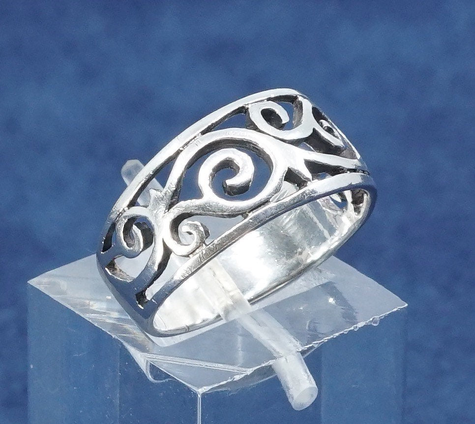 Size 5, vtg sterling silver handmade ring, 925 filigree whirl band