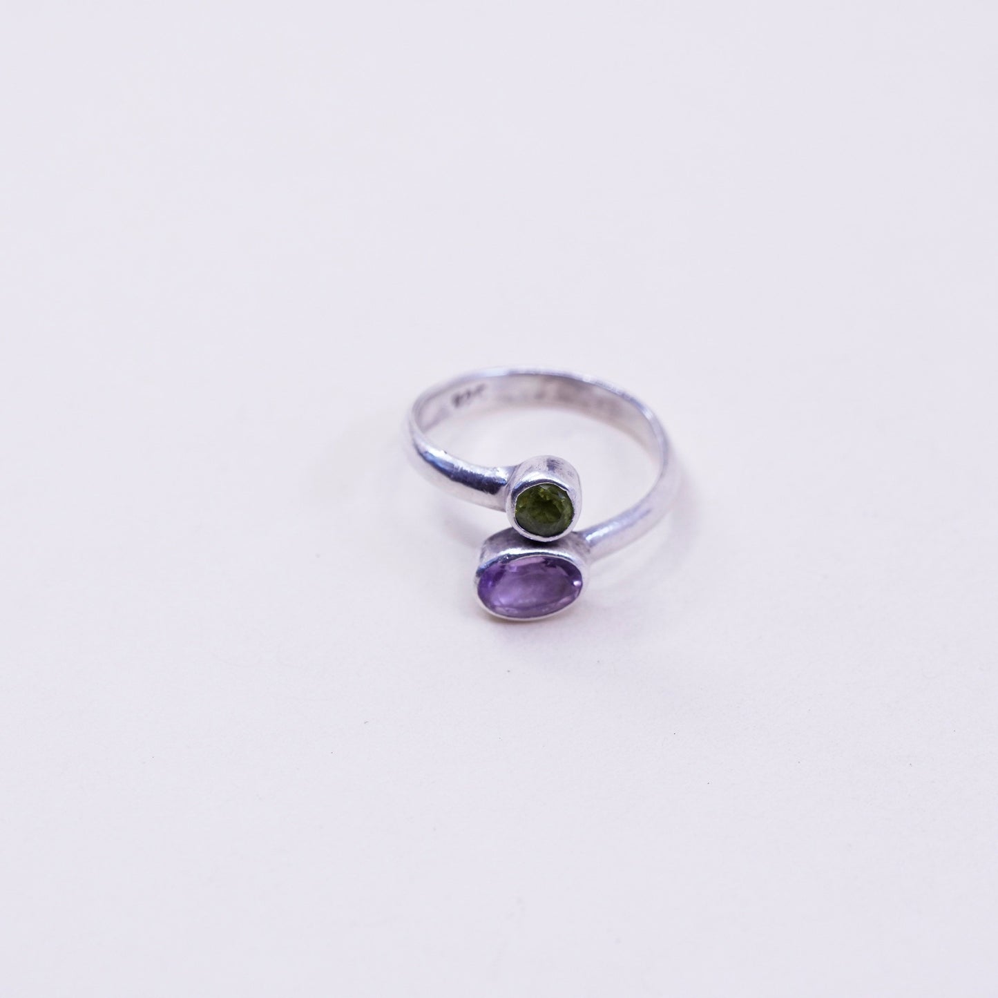 Size 5.75, Vintage sterling 925 silver handmade wrap band ring peridot amethyst