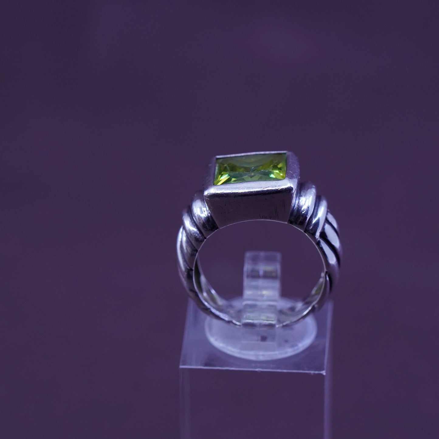Size 7, vintage Sterling 925 silver handmade ring with square peridot