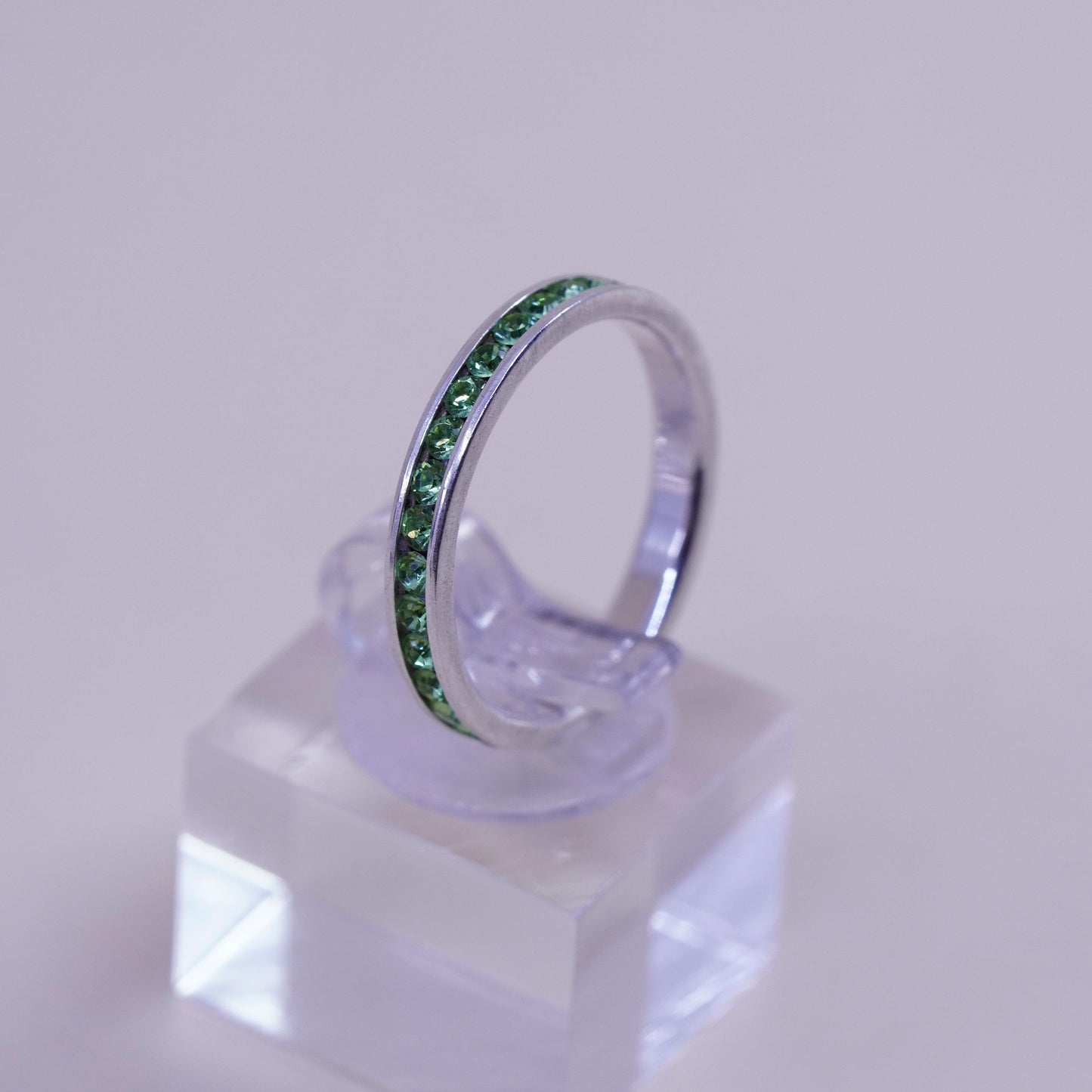 Size 8, Vintage sterling 925 silver ring, engagement band with green cz