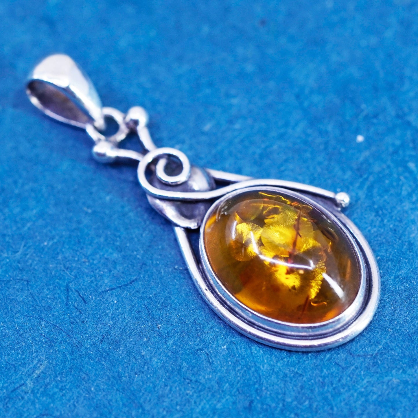 Vintage Sterling 925 silver handmade pendant with oval amber