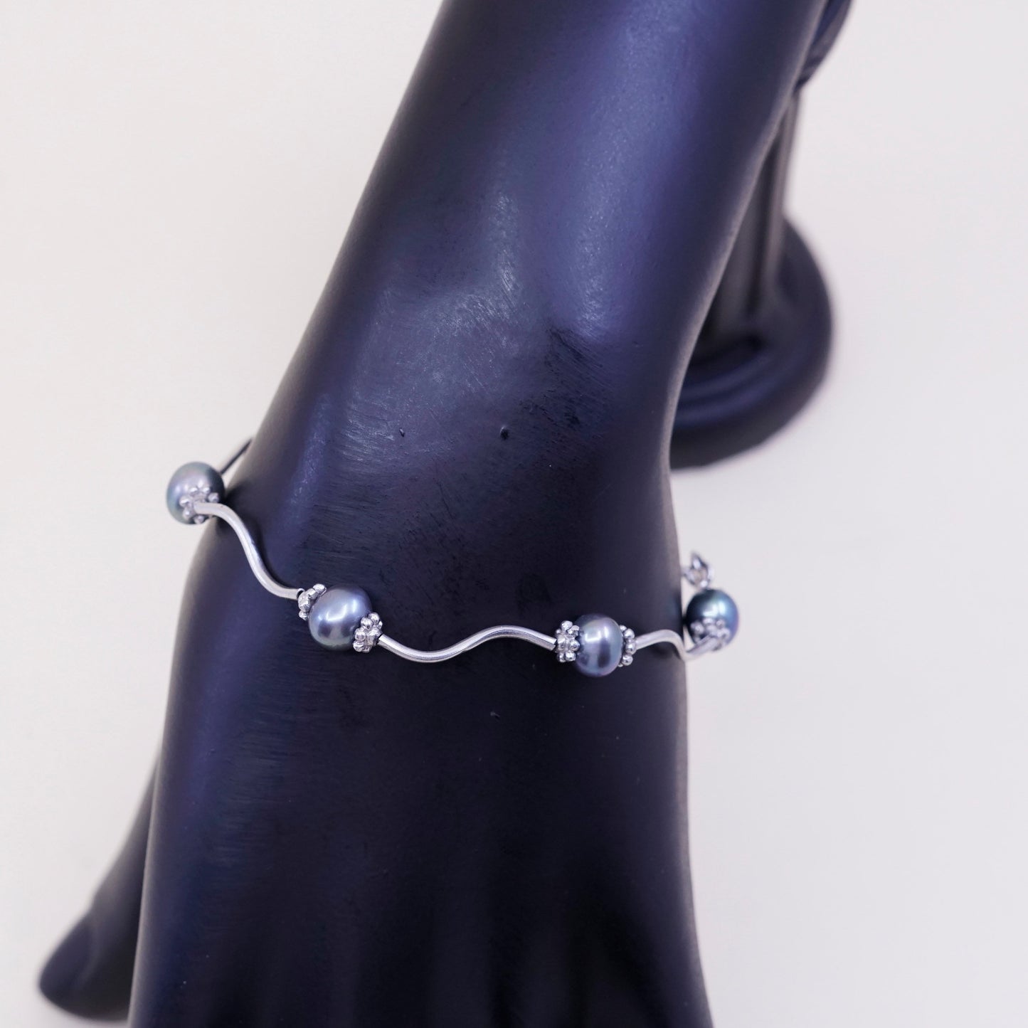 6.5”, vtg sterling silver handmade bracelet 925 wavy bar w/ black N white pearl