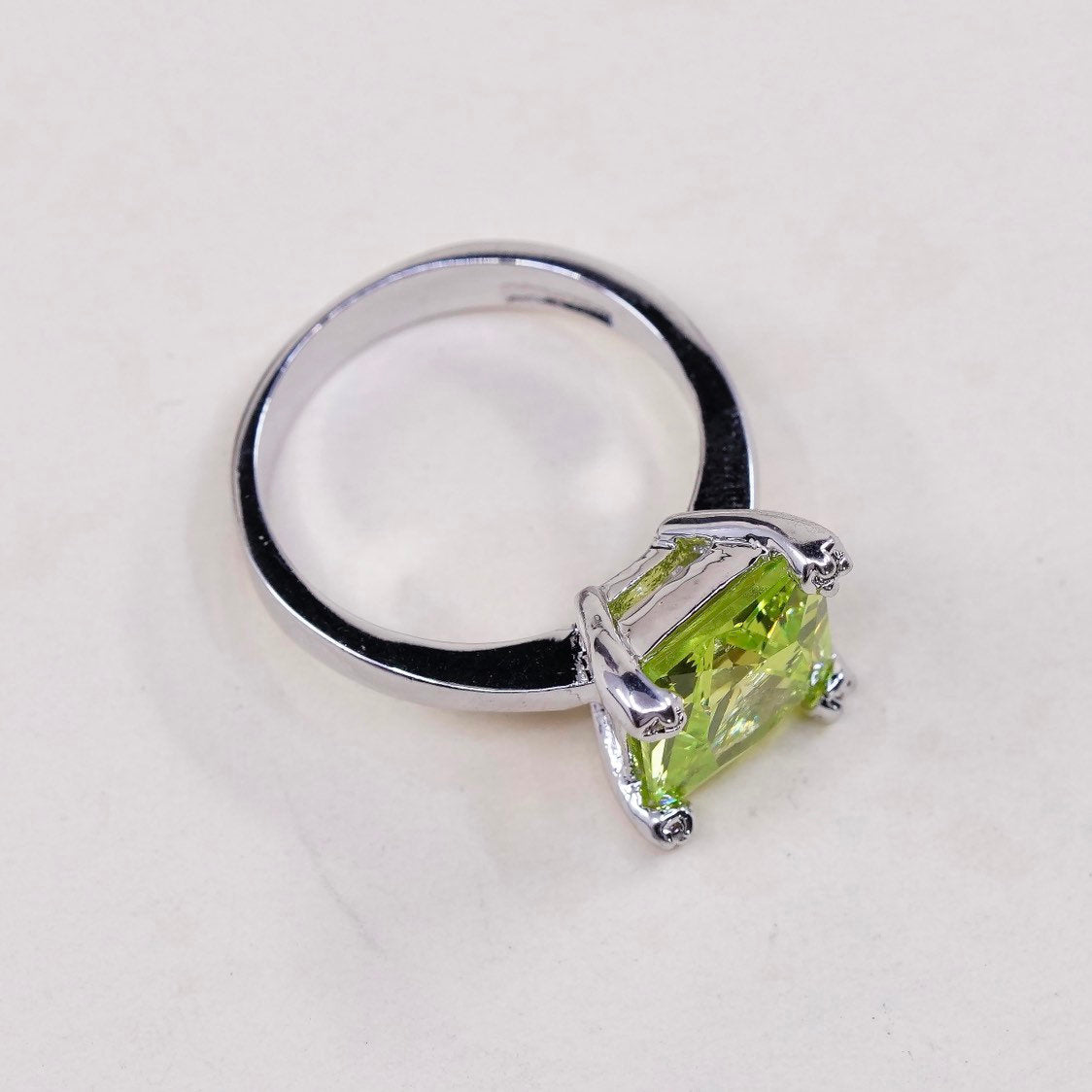 sz 8.25, vtg costed sterling 925 silver handmade ring w/ peridot n diamond