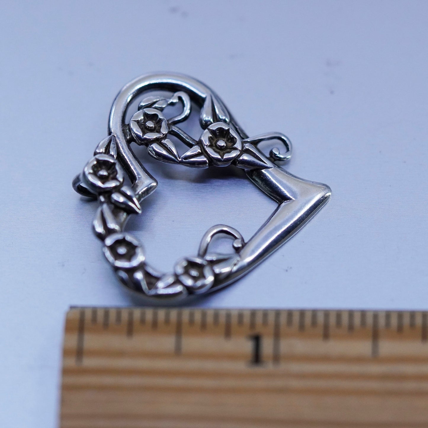 Vintage sterling 925 silver filigree heart pendant with flower details