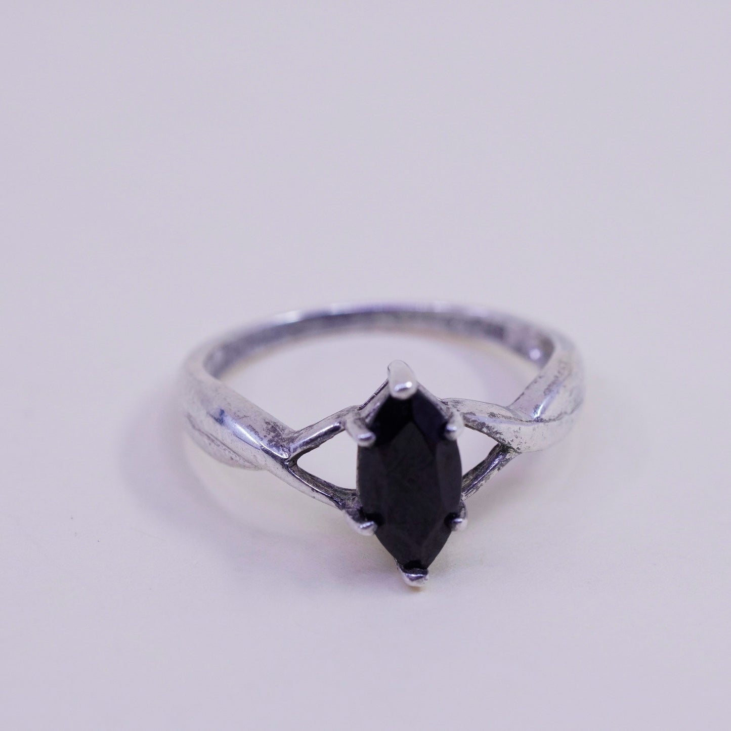 Size 7.25, Vintage sterling silver 925 ring with wavy obsidian