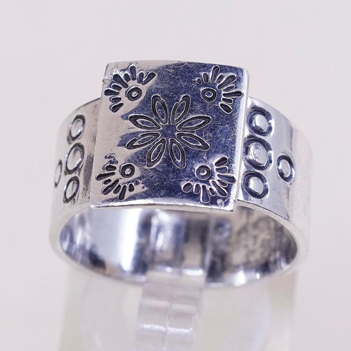 sz 8.75, vtg Sterling silver handmade ring, 925 flower embossed, stamped 925