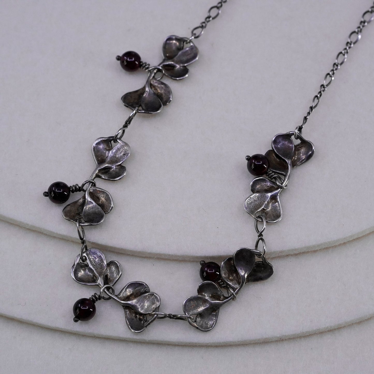 17”, 1970s Sterling 925 silver necklace with leafy pendant and garnet beads