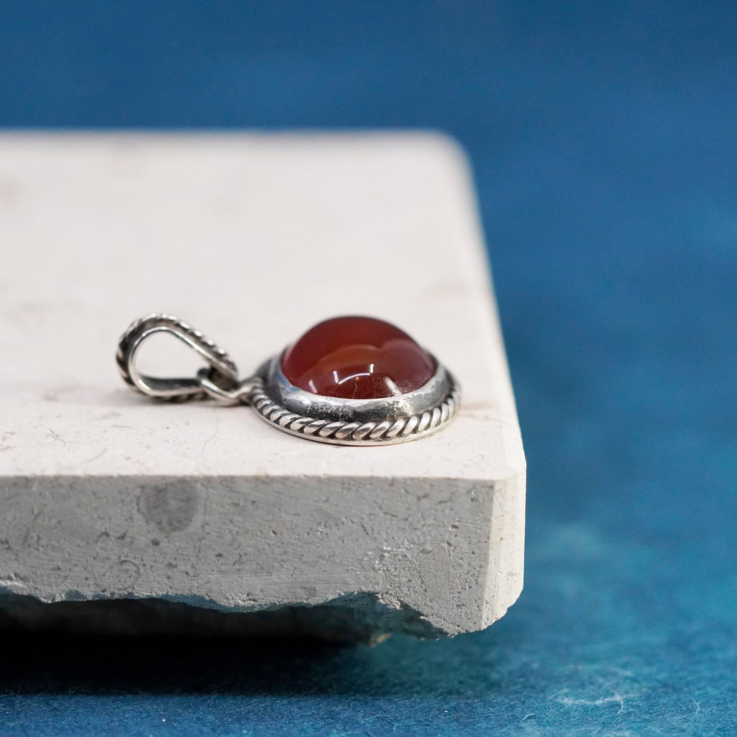 Vintage sterling silver handmade pendant with carnelian and cable around