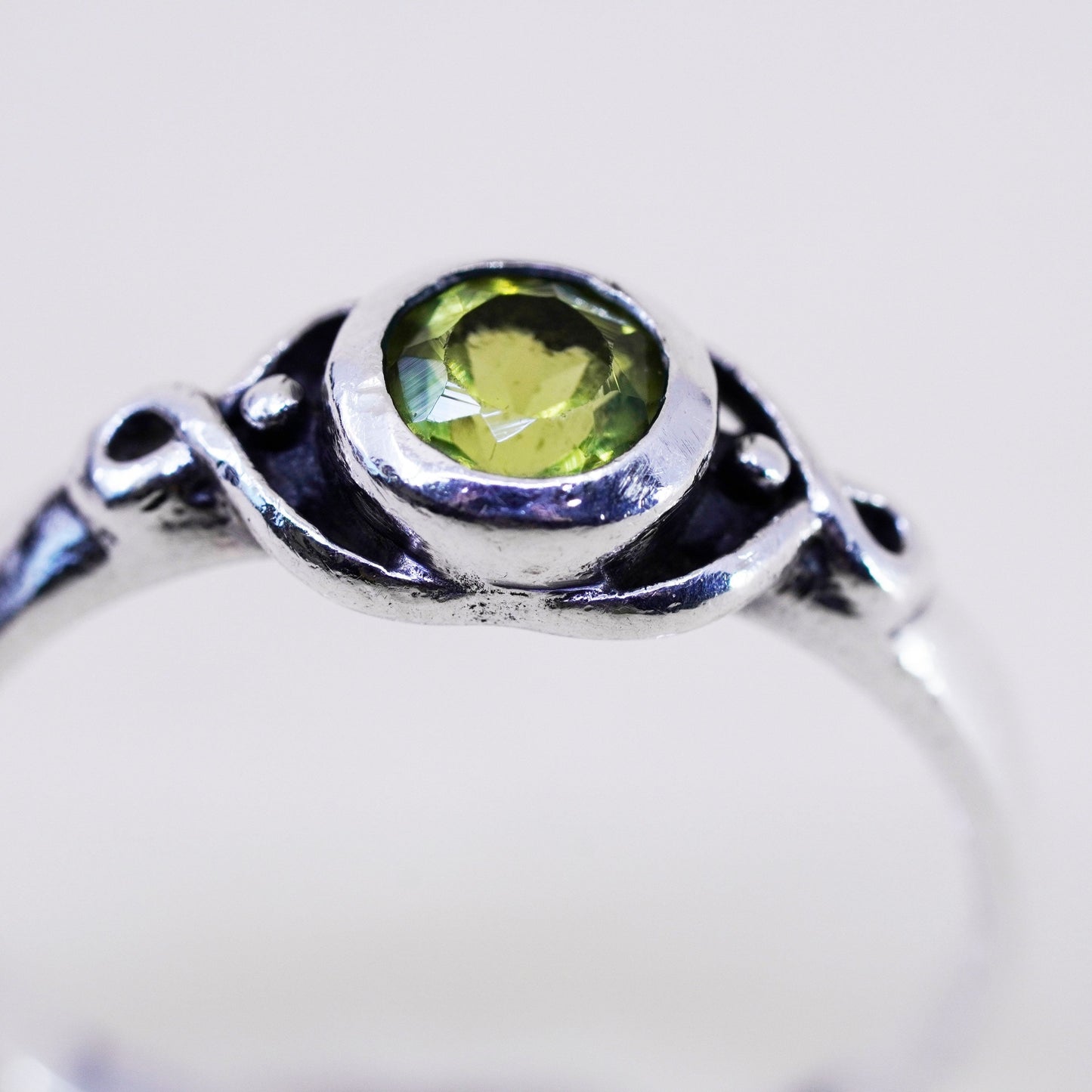 Size 8.25, Vintage sterling 925 silver handmade ring with peridot