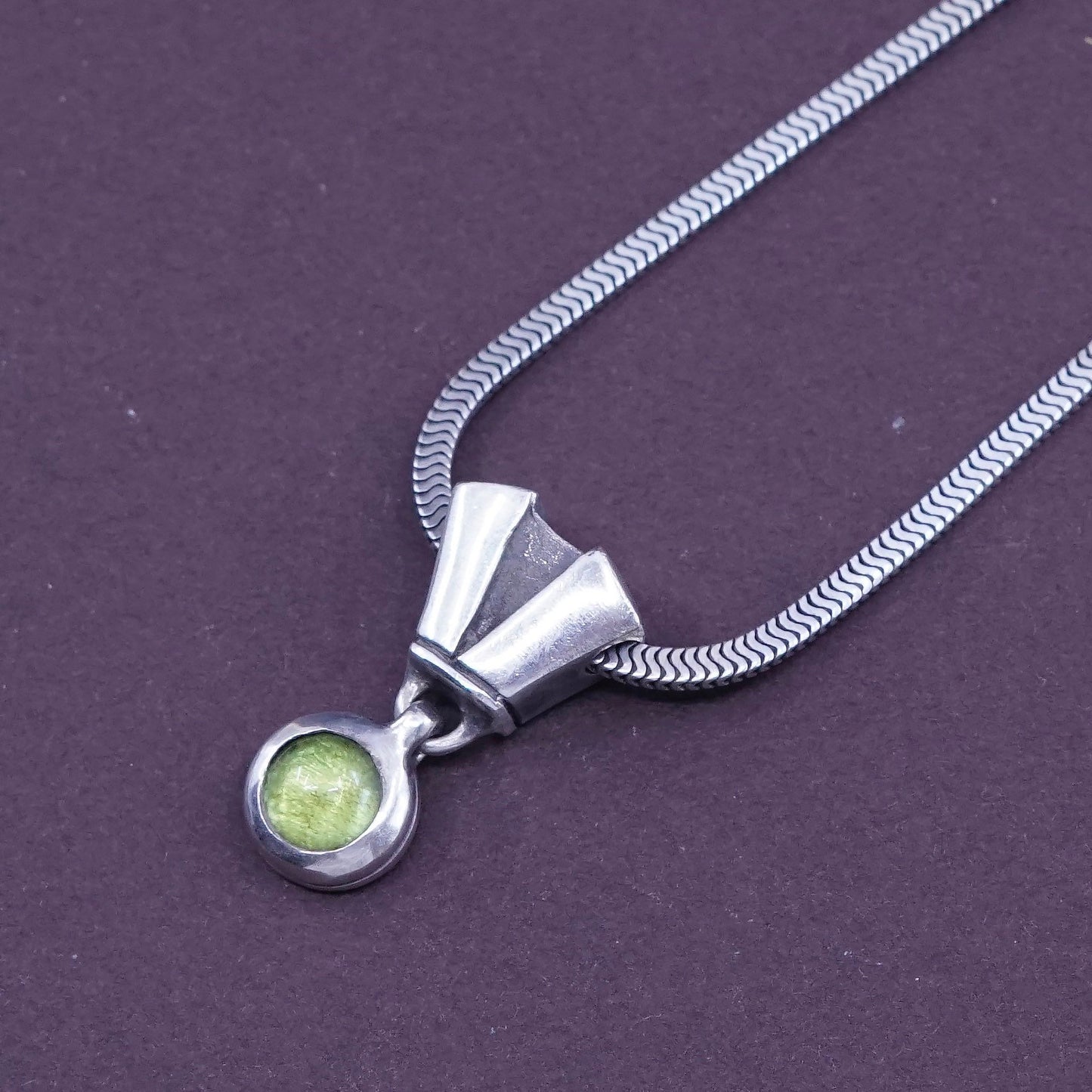 16”, Lisa Jenks Sterling 925 silver necklace Square snake chain peridot pendant