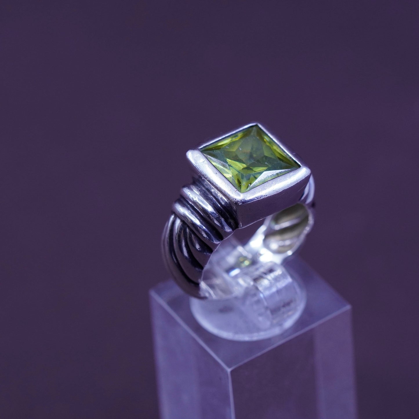 Size 7, vintage Sterling 925 silver handmade ring with square peridot