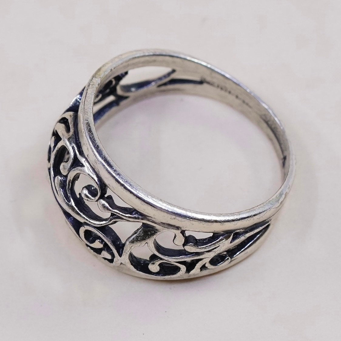 sz 7.5, vintage Sterling silver handmade ring, 925 band w/ swirl pattern