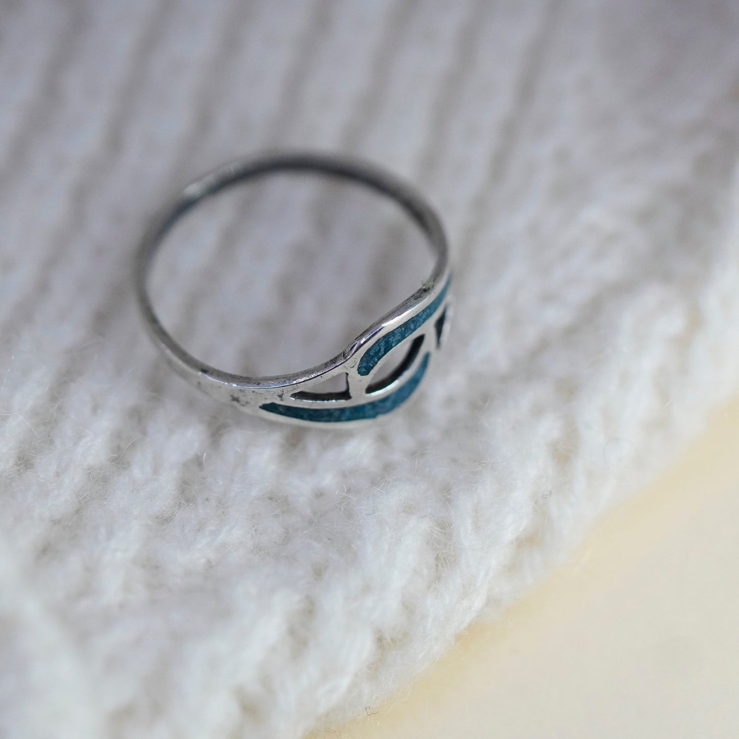 Size 7.75, vintage Sterling silver handmade ring, 925 band with turquoise inlay