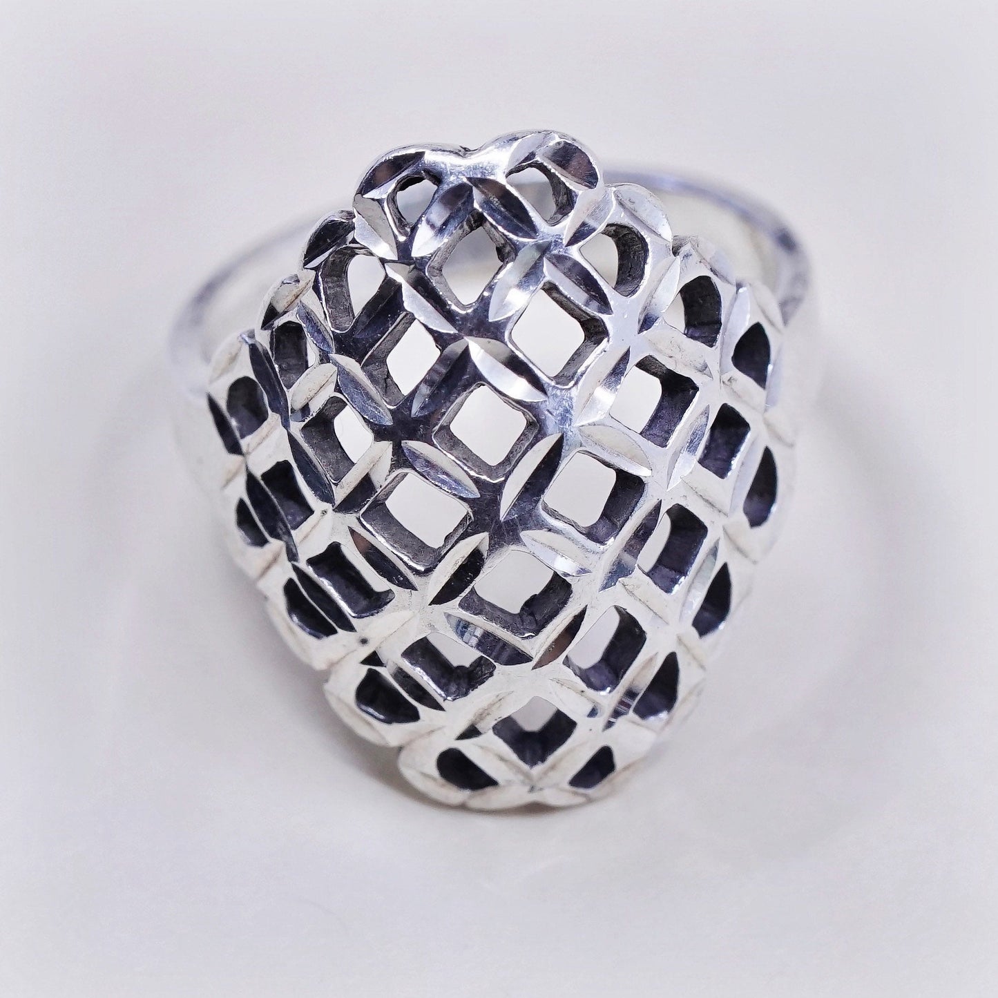 Size 4.5, vtg Sterling silver handmade ring, 925 band w/ Filigree swirl band
