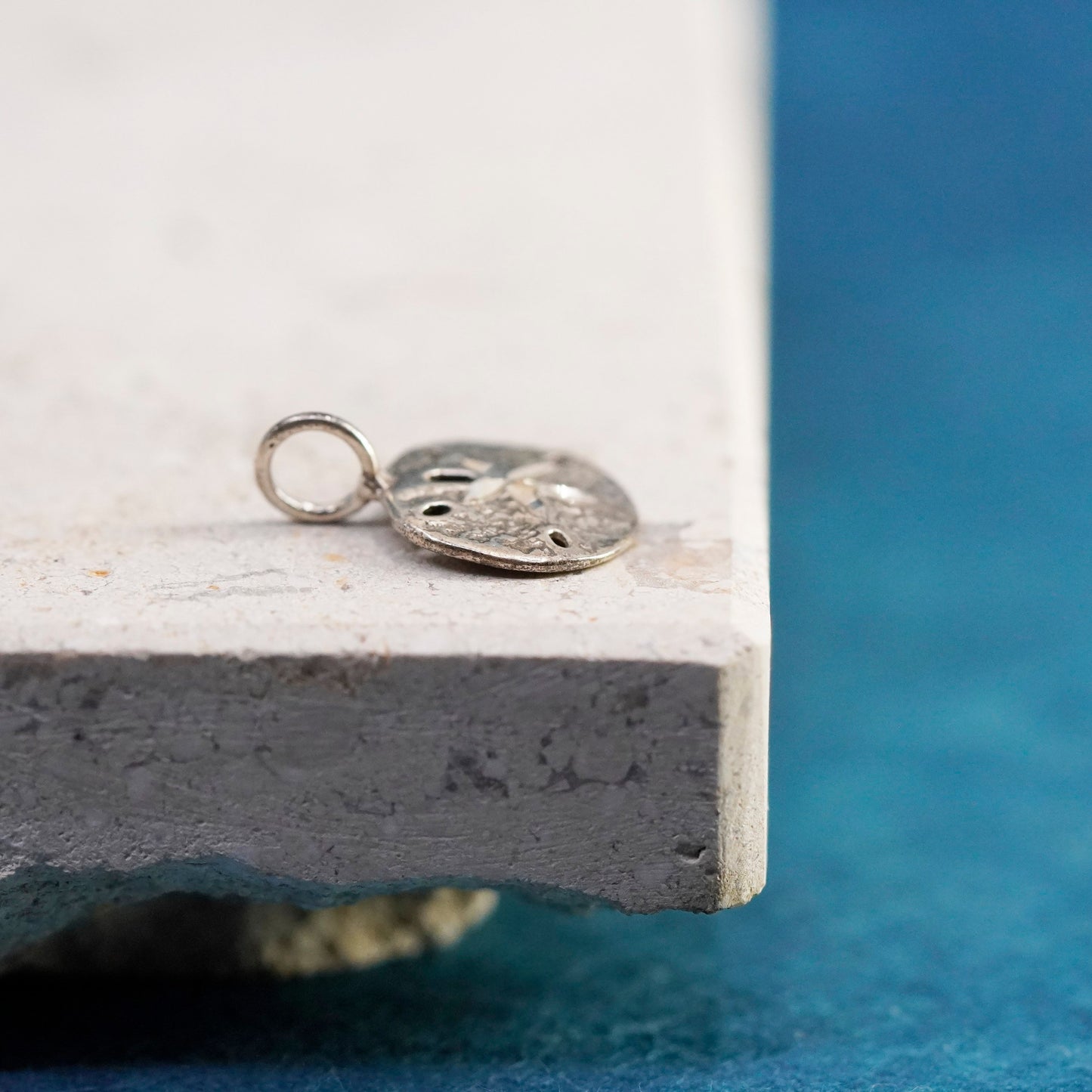 Vintage sterling 925 silver handmade pendant with sand dollar