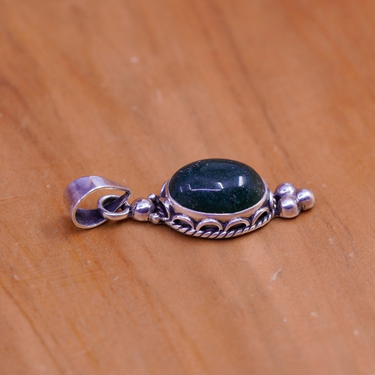 Vintage Sterling 925 silver handmade pendant with oval shaped jade