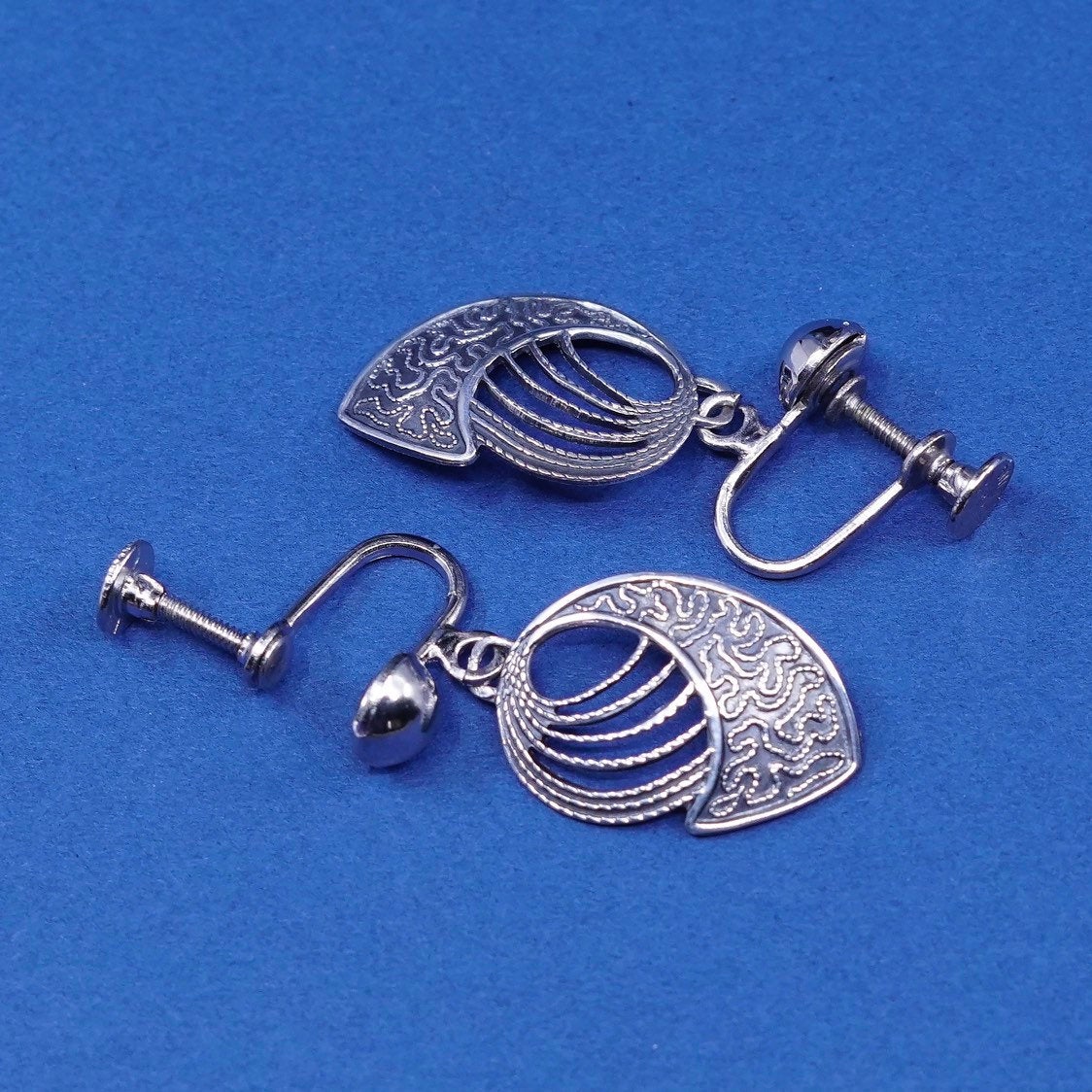 vtg Sterling silver handmade earrings, 925 screw back w/ leaf dangle