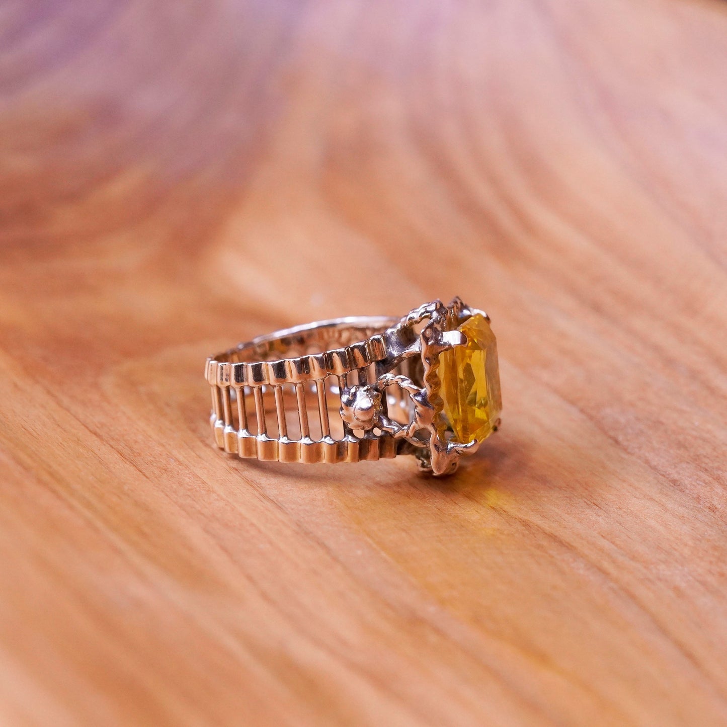 Size 7.75, 8.8g, vintage 785 18K yellow gold handmade ribbed ring with citrine