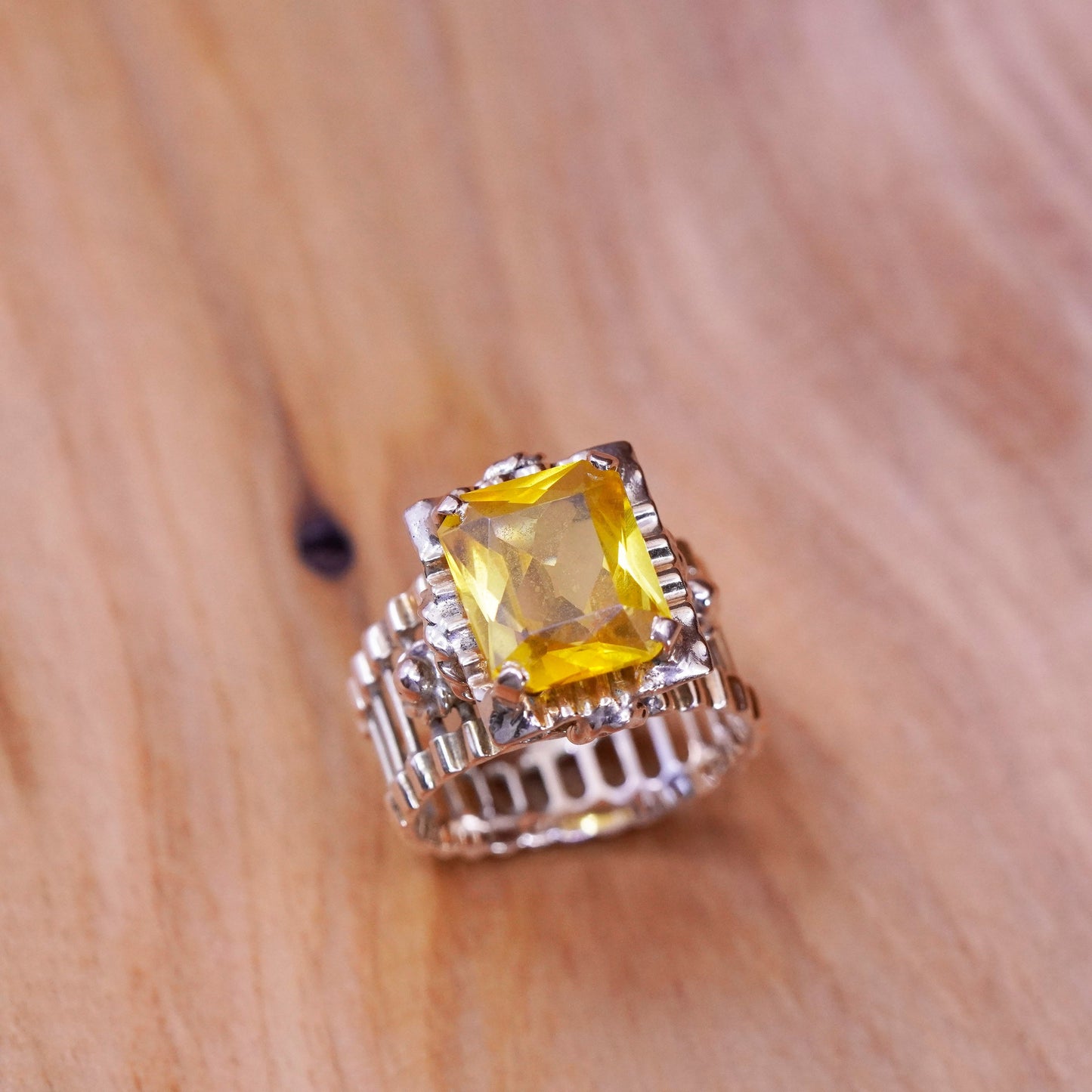 Size 7.75, 8.8g, vintage 785 18K yellow gold handmade ribbed ring with citrine