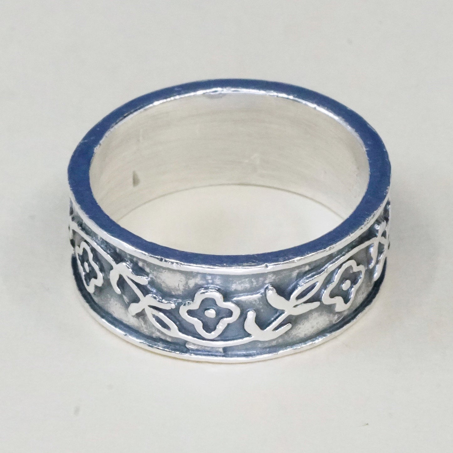 Size 5.5, vintage Mexico Sterling 925 Silver Band embossed Flower Ring