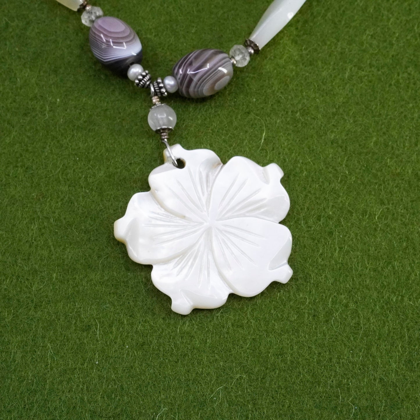 15+2”, necklace with rose quartz and agate beads mother of pearl flower pendant