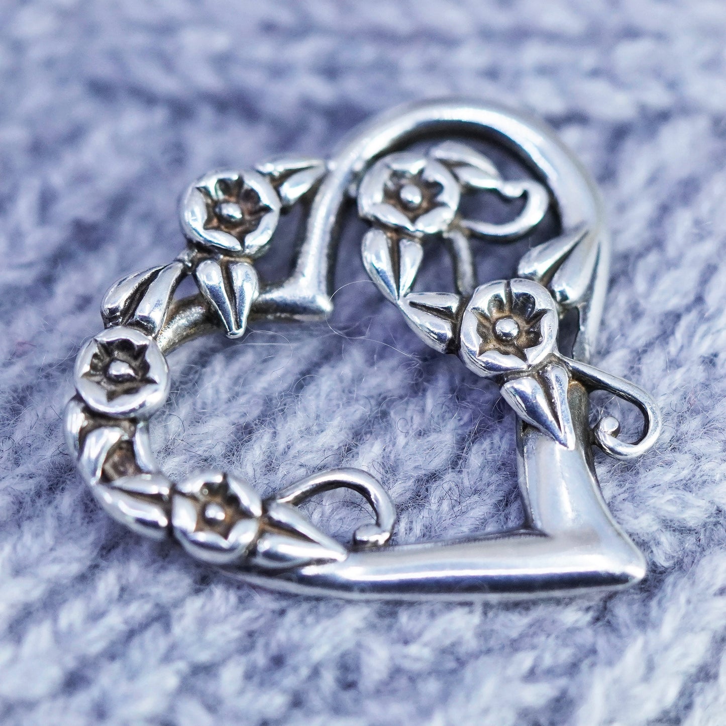 Vintage sterling 925 silver filigree heart pendant with flower details