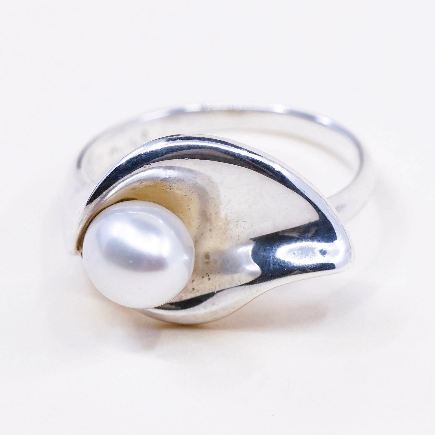 sz 8, vtg Sterling silver handmade ring, modern 925 lily flower band w/ pearl