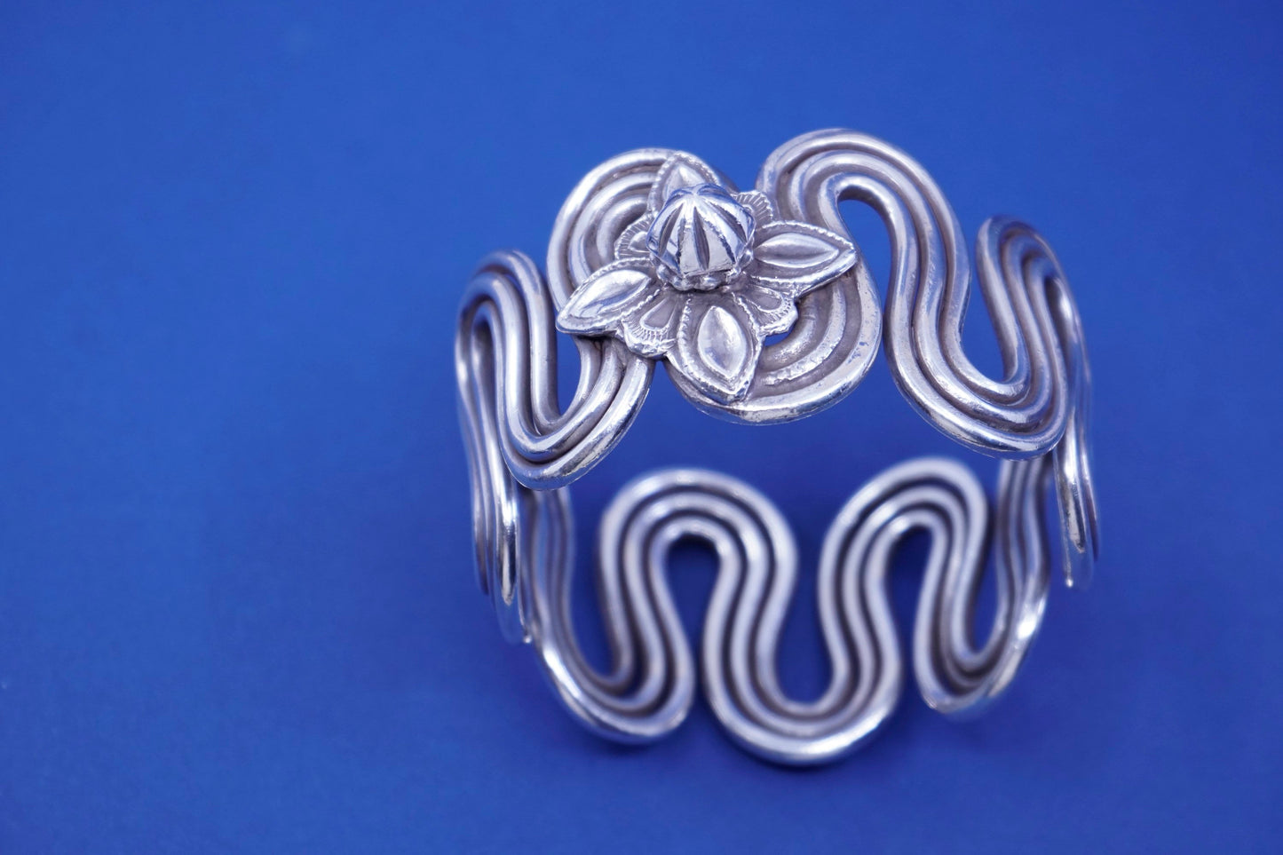 7.75”, huge sterling silver handmade bracelet, solid 925 wavy bangle flower