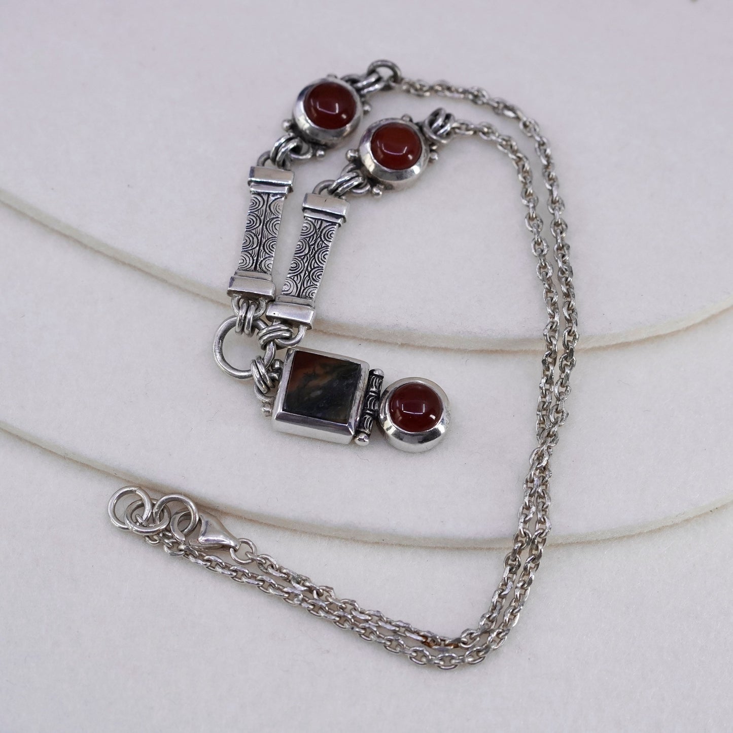 17”, Sterling 925 silver handmade necklace agate pendant and carnelian beads