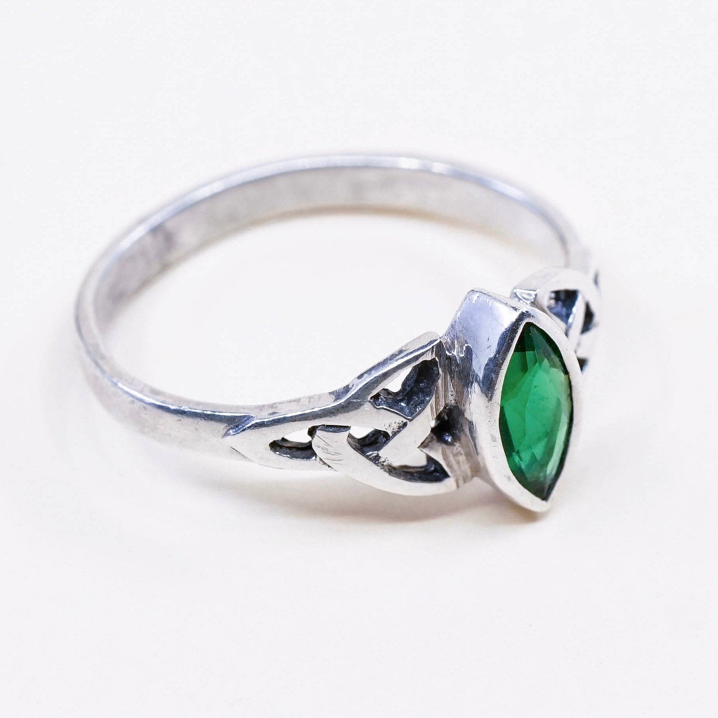 Size 6.75, Vintage sterling 925 silver handmade ring with peridot