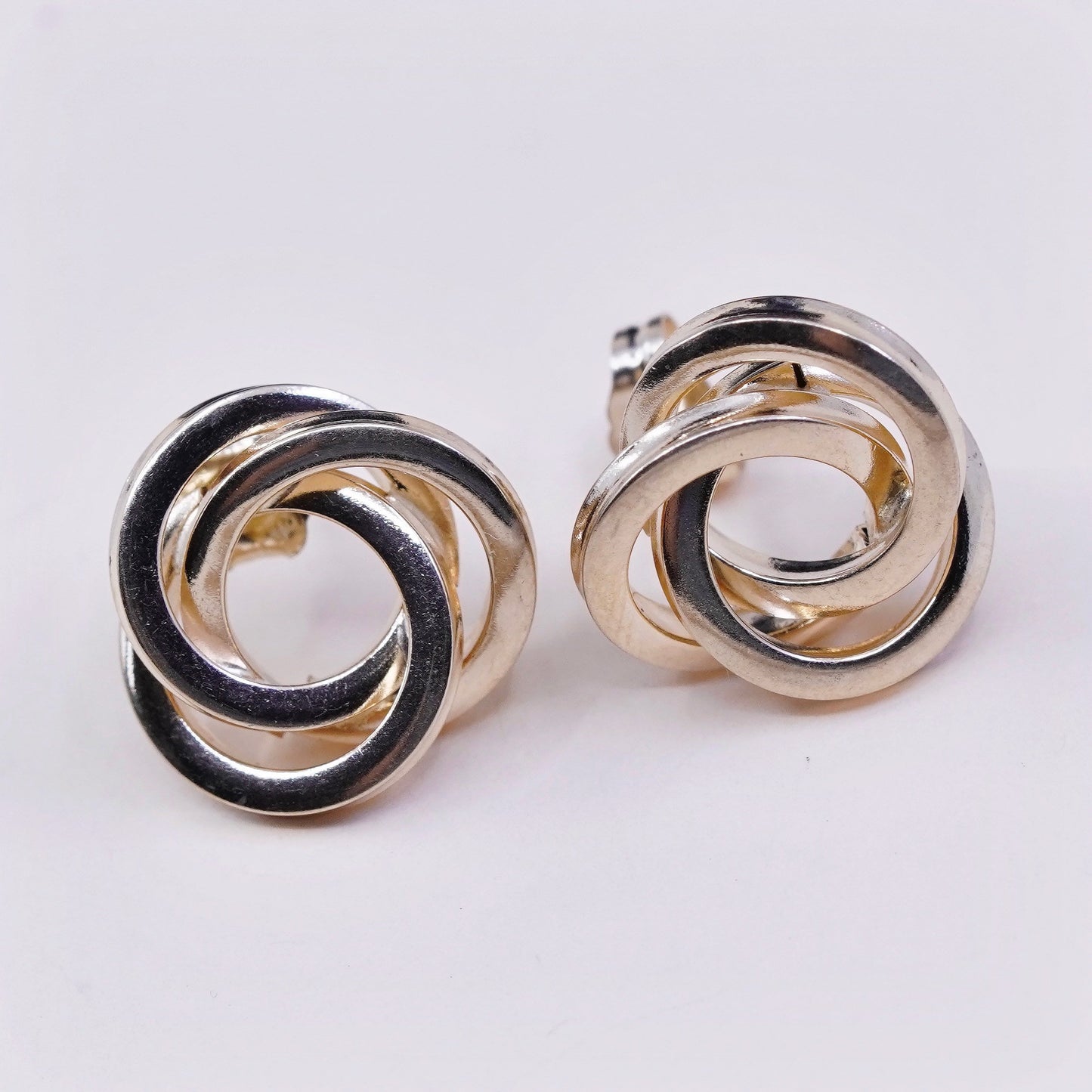 2.8g, vintage 14K yellow gold earrings, real gold edgy entwined circle studs , stamped 14K
