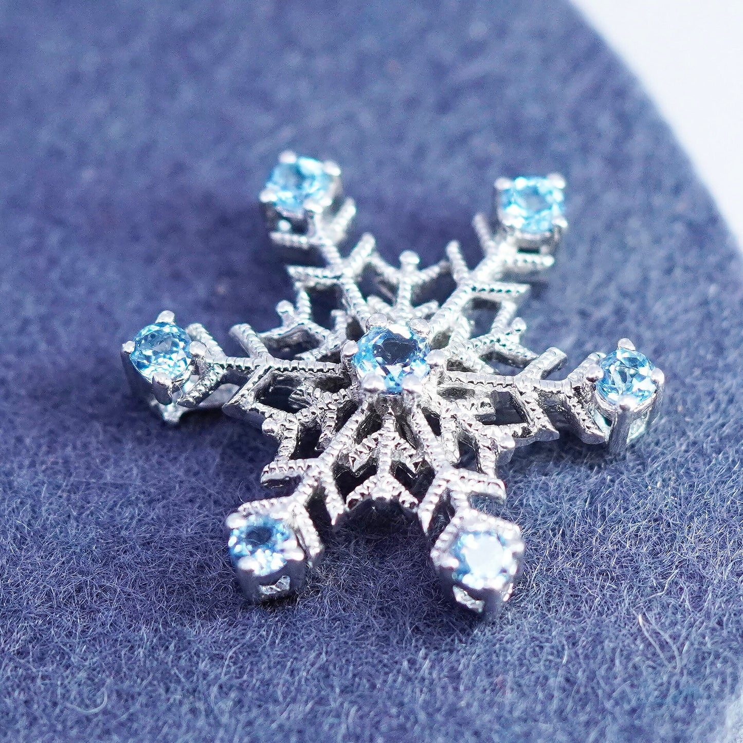 Vintage sterling 925 silver snowflake pendant charm with blue cz