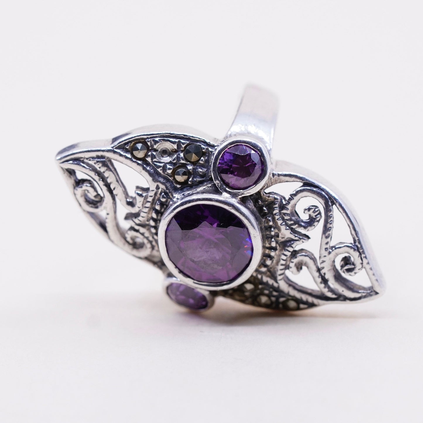 Size 5.5, vtg sterling silver handmade ring, 925 with amethyst and marcasite