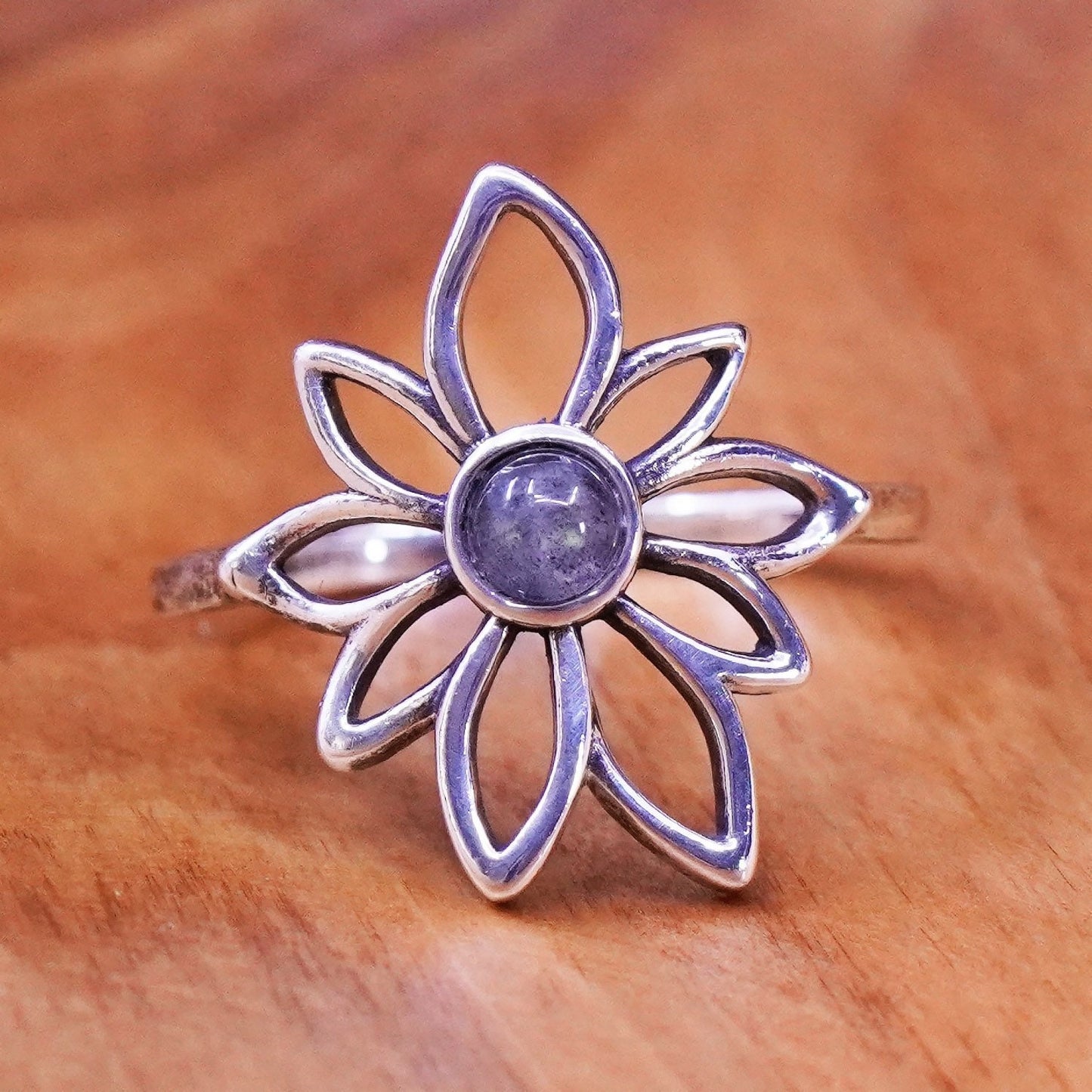 Size 8.5, vintage sterling 925 silver handmade flower ring with labradorite